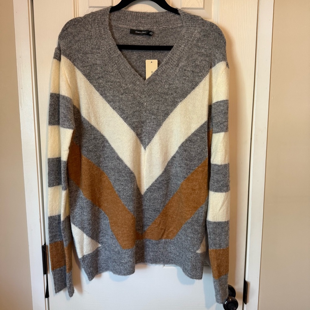Doe & Rae Gray and Cream V-Neck Sweater Large NWT